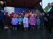 Vystoupení  dětí při rozsvícení stromu na Vlkavě, jarmark